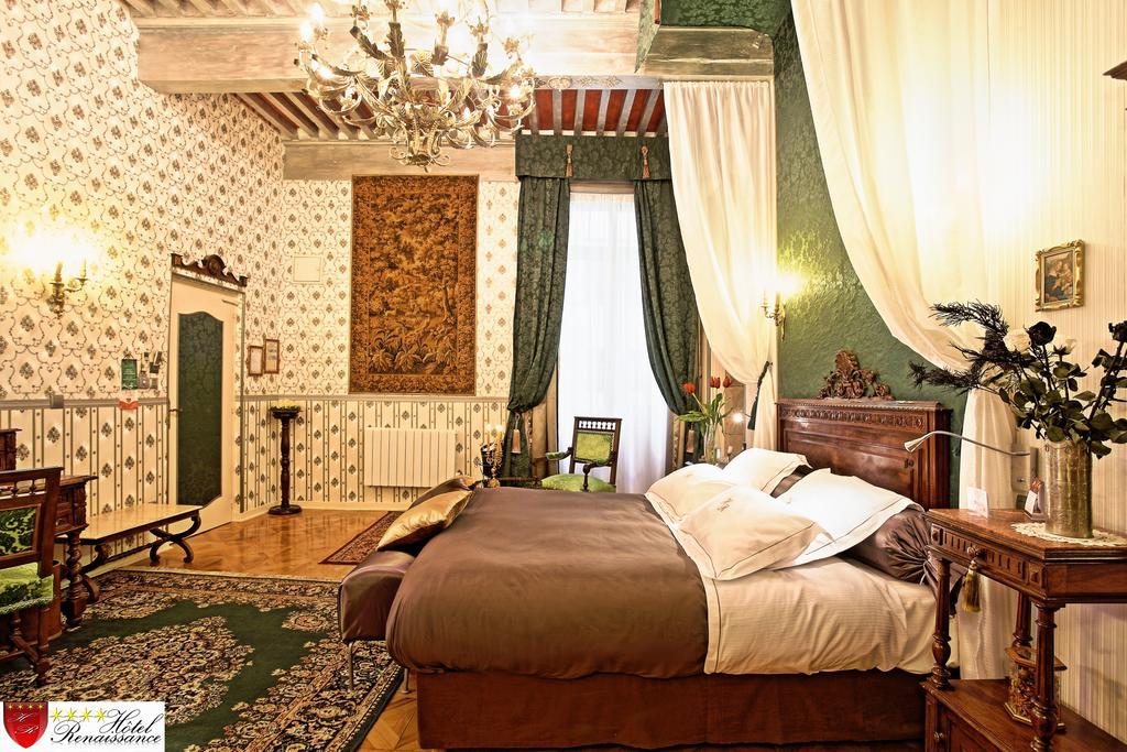 Hotel Renaissance Кастр Екстериор снимка